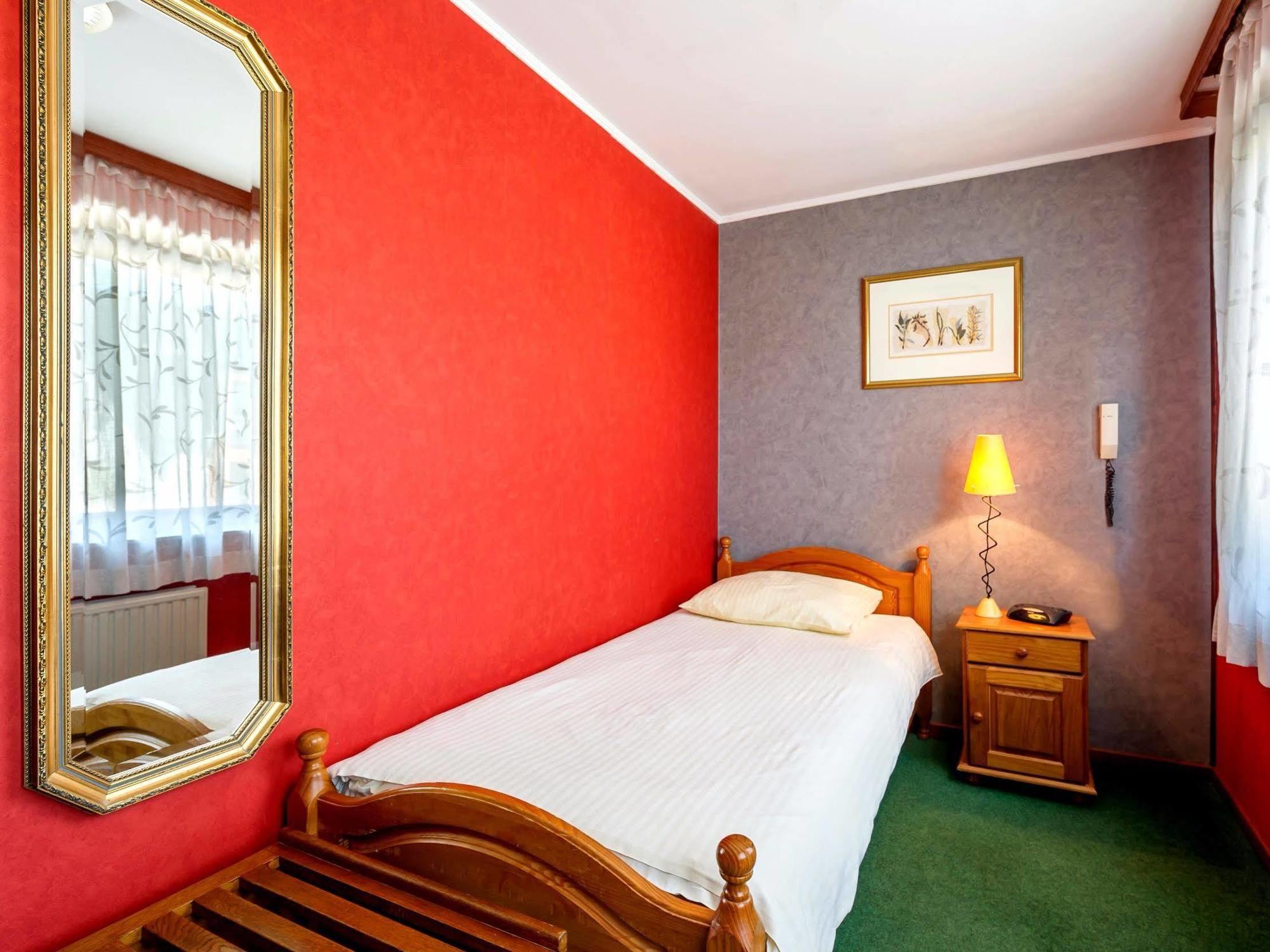 Hostellerie Val Fleuri Mersch Exteriör bild