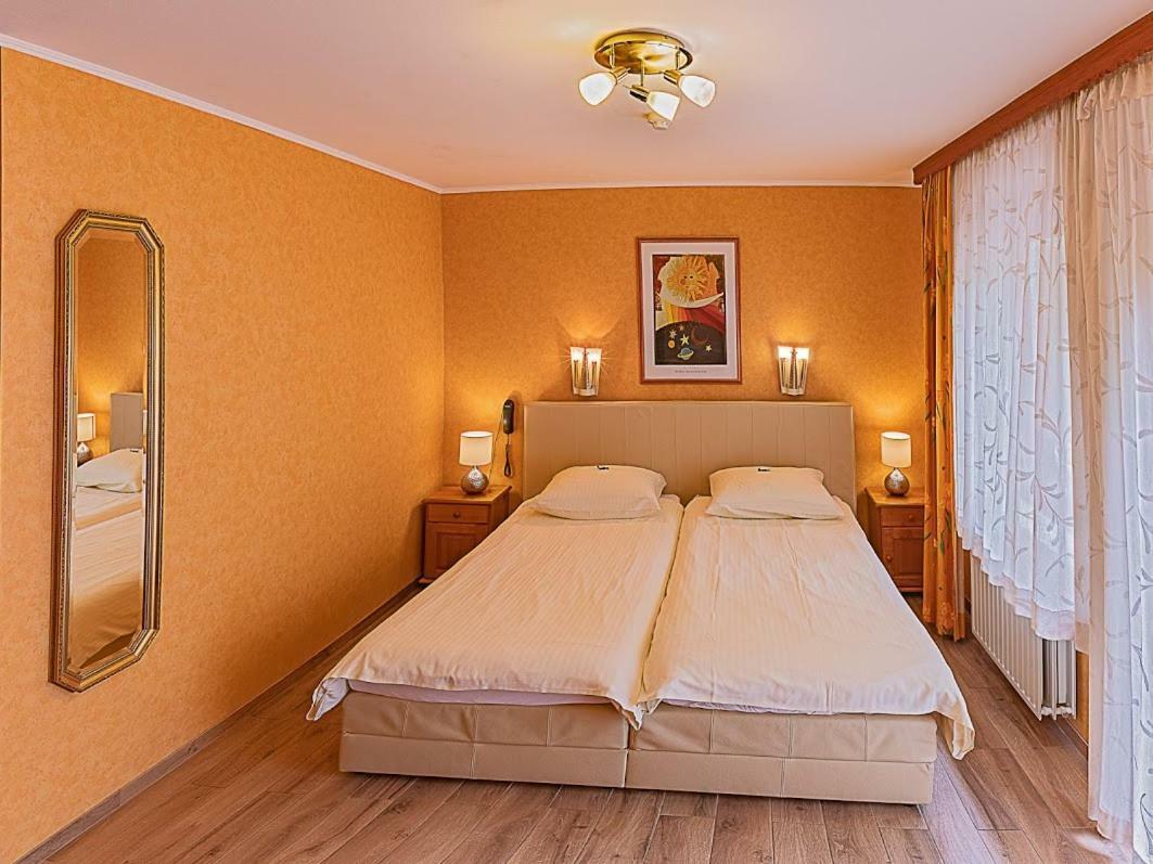Hostellerie Val Fleuri Mersch Exteriör bild