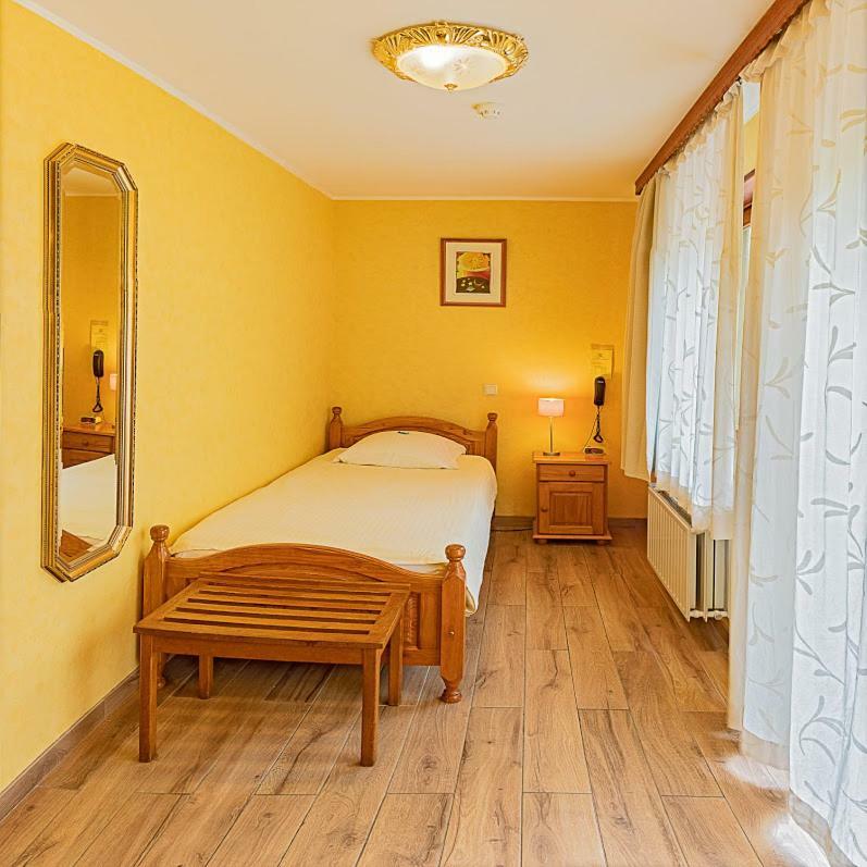 Hostellerie Val Fleuri Mersch Exteriör bild
